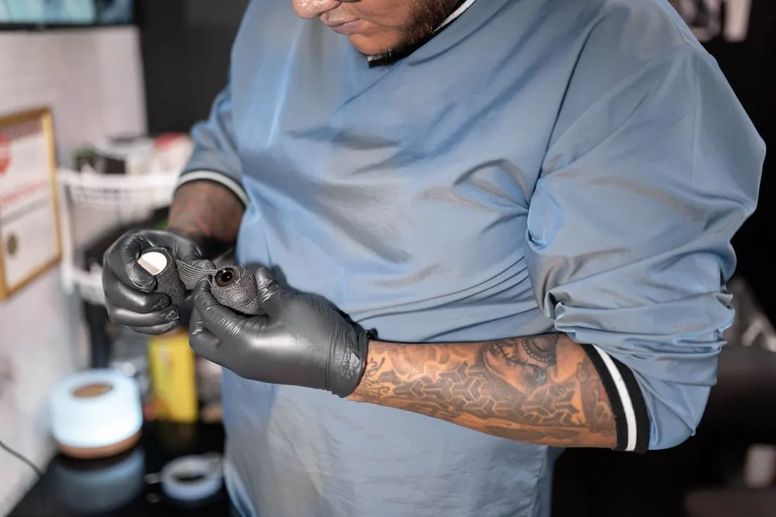 Cómo tatuar en pieles oscuras
