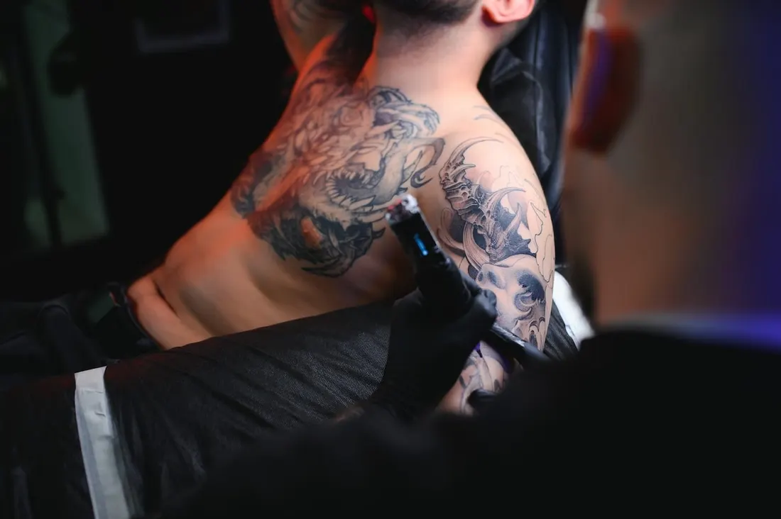 Cuidados de tatuajes en invierno proteccion y mantenimiento