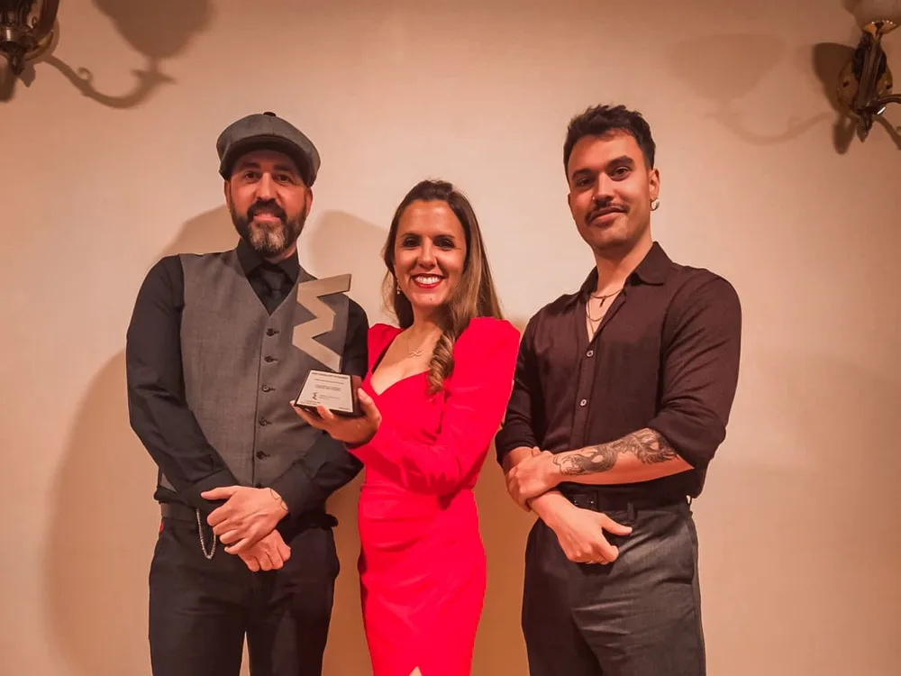 El equipo de ESAP con el trofeo del Premio Excelencia Educativa 2026