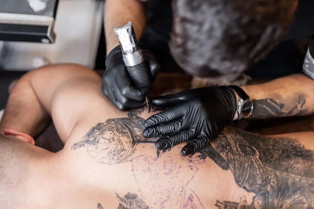 Tatuajes en la Espalda: Diseños, Técnicas y Cuidados en 2026 Tatuajes en la Espalda: Diseños, Técnicas y Cuidados en 2026