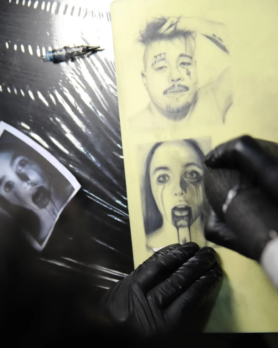Prácticas de un retrato realista sobre piel sintética en la escuela ESAP de Madrid Prácticas de un retrato realista sobre piel sintética en la escuela ESAP de Madrid
