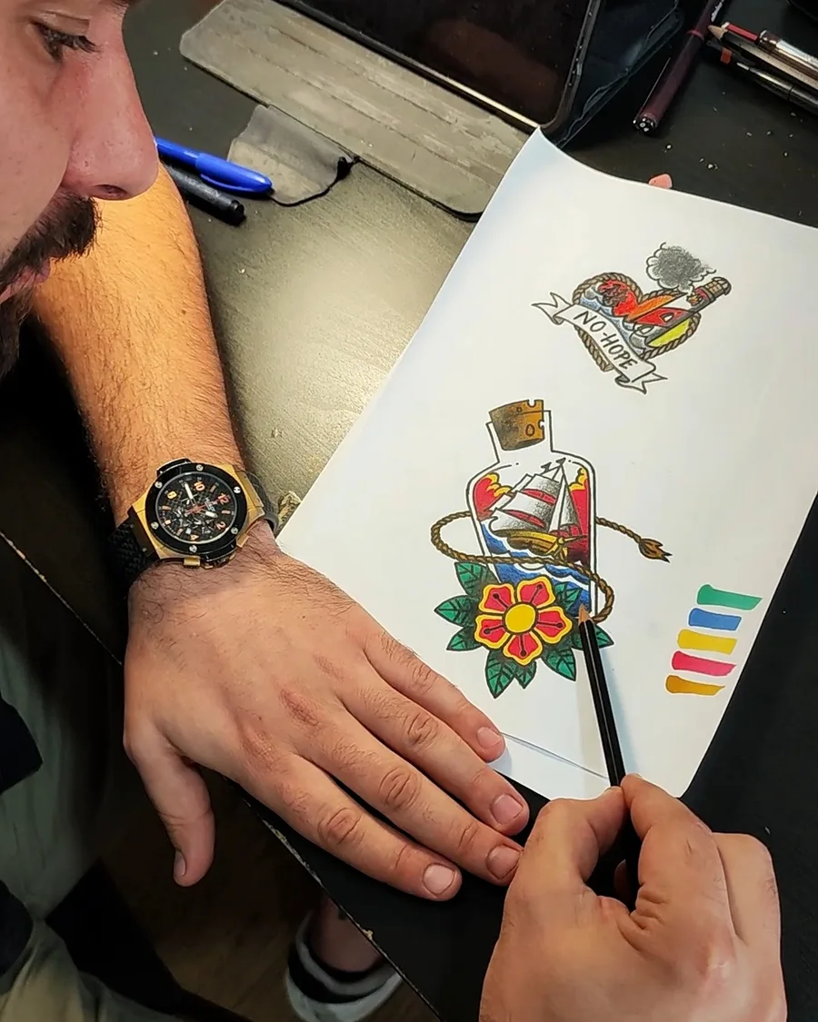 Clase de dibujo: diseño tradicional con rotuladores en la escuela ESAP de Madrid