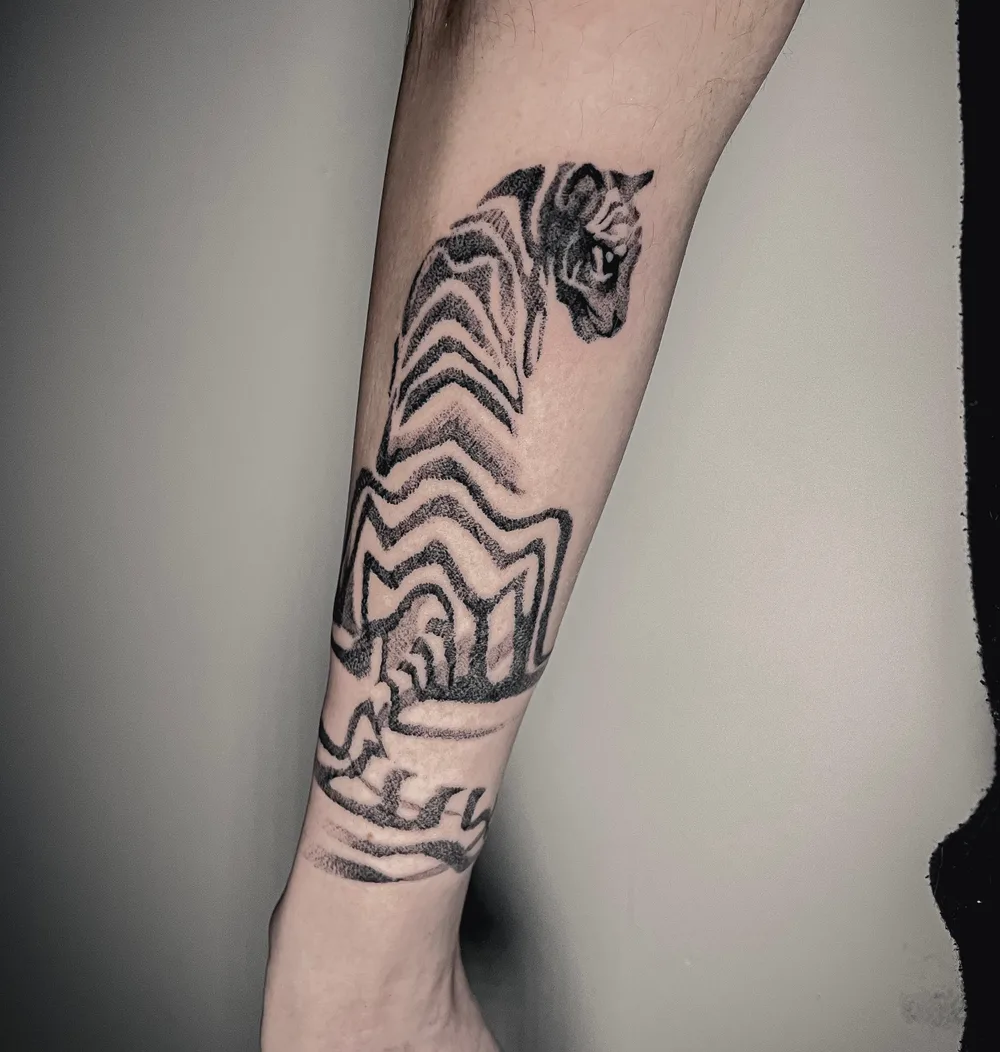 Tatuaje de puntillismo (dotwork) de un tigre, hecho en el seminario de ESAP Madrid