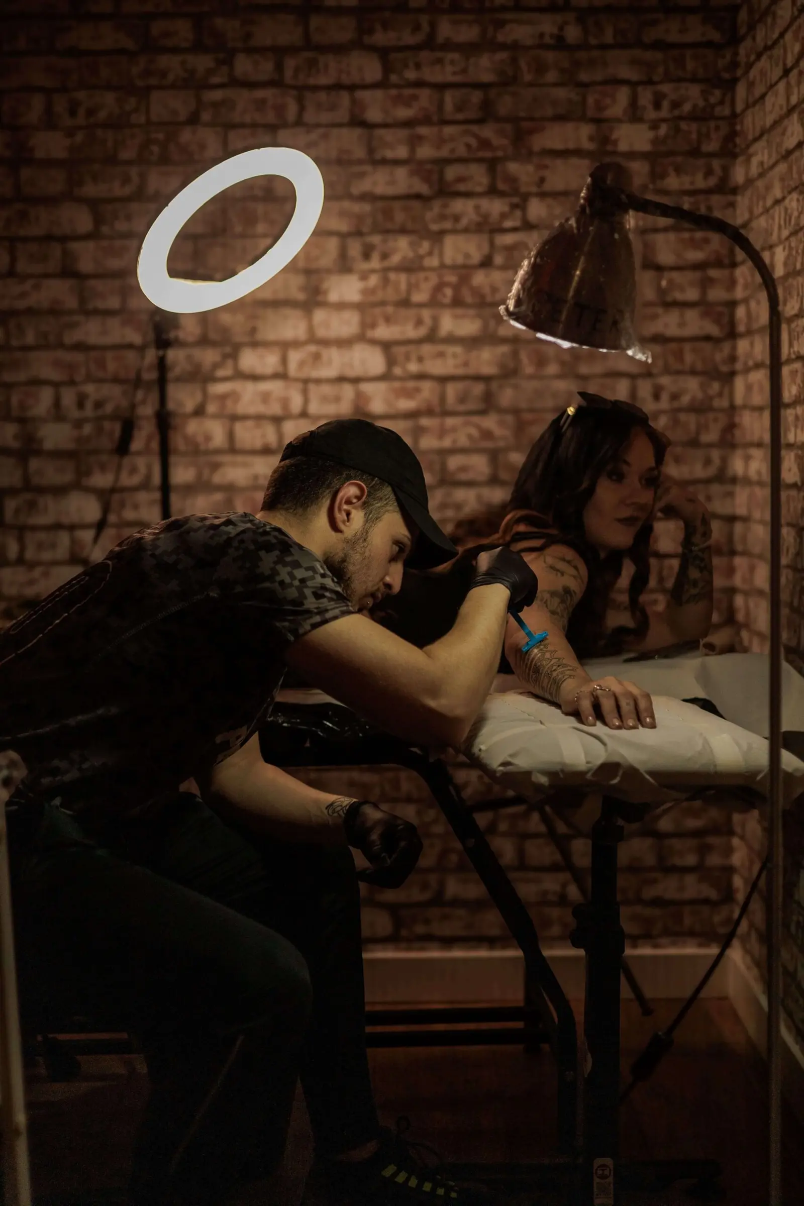 Curso Intensivo de Tatuaje · escuela de tatuaje ESAP Madrid Clase práctica del Curso Intensivo de Tatuaje en la escuela ESAP de Madrid