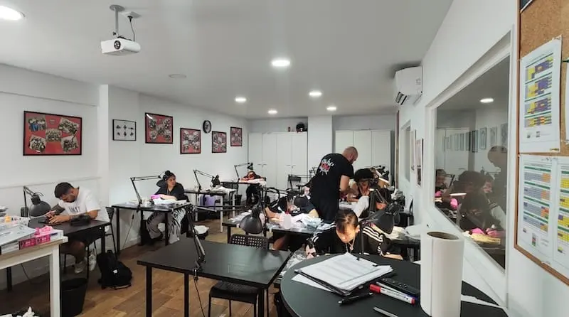 Instalaciones de la escuela de tatuaje ESAP en Madrid