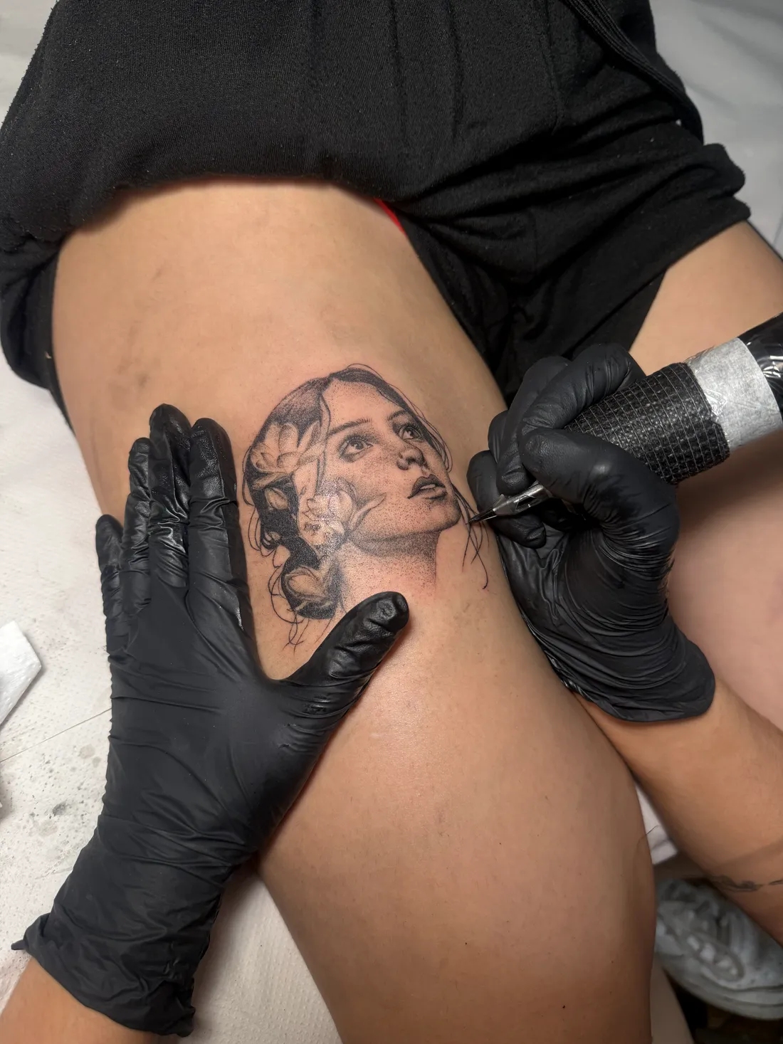 Clase práctica del Curso de Especialización de Tatuaje en la escuela ESAP de Madrid