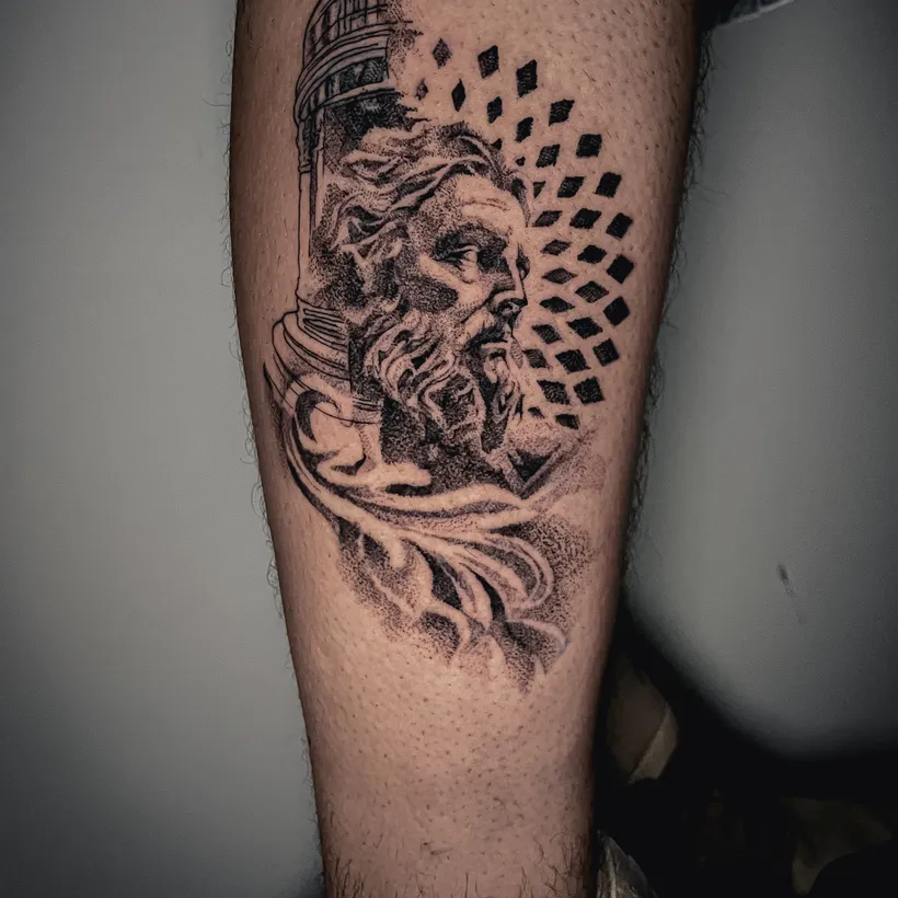 Tatuaje blackwork ilustrativo, por Carlos «Gambruk» en ESAP Madrid