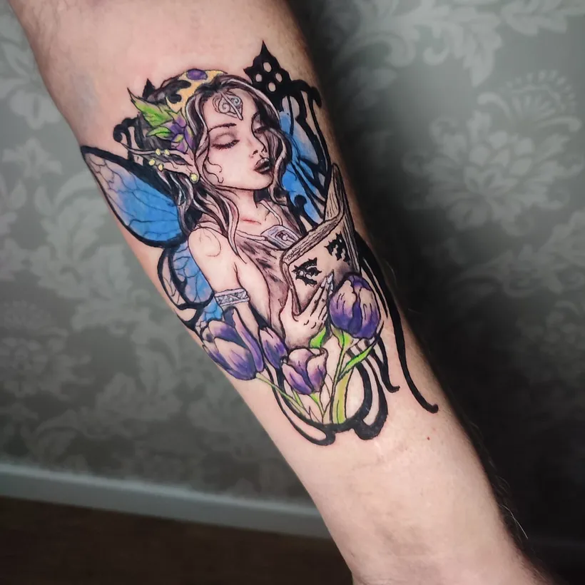 Tatuaje a color de un búho, ESAP Madrid Tatuaje a color de un búho, ESAP Madrid