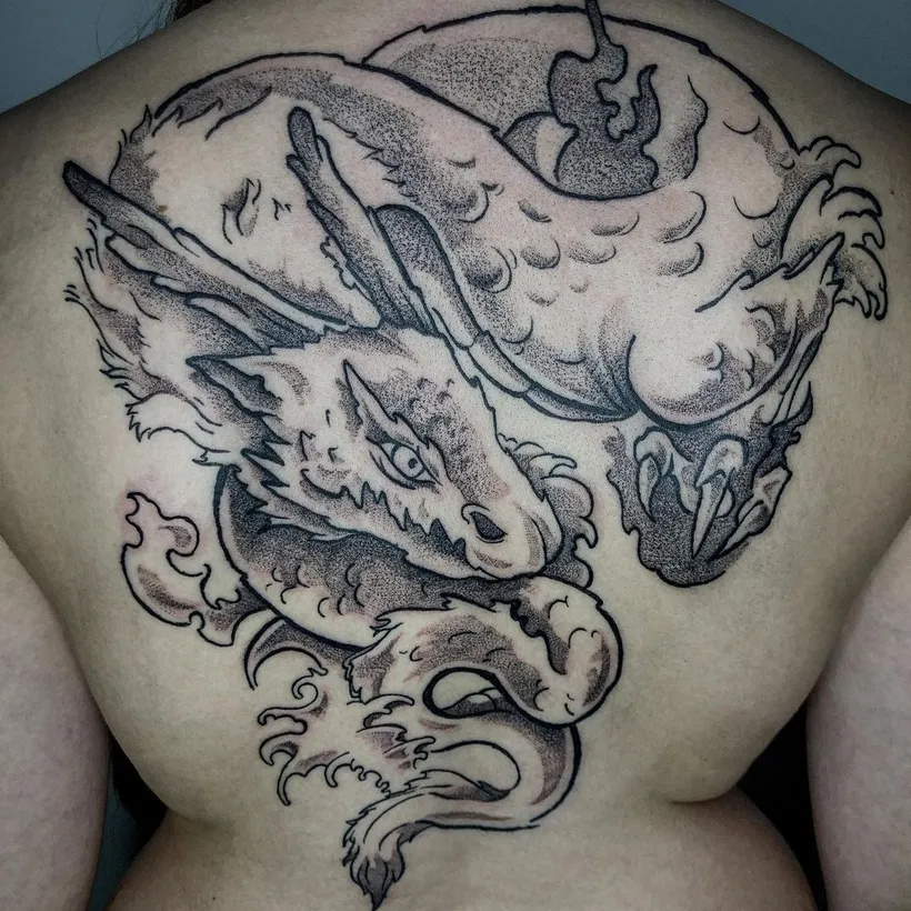 Tatuaje blackwork en la espalda, ESAP Madrid