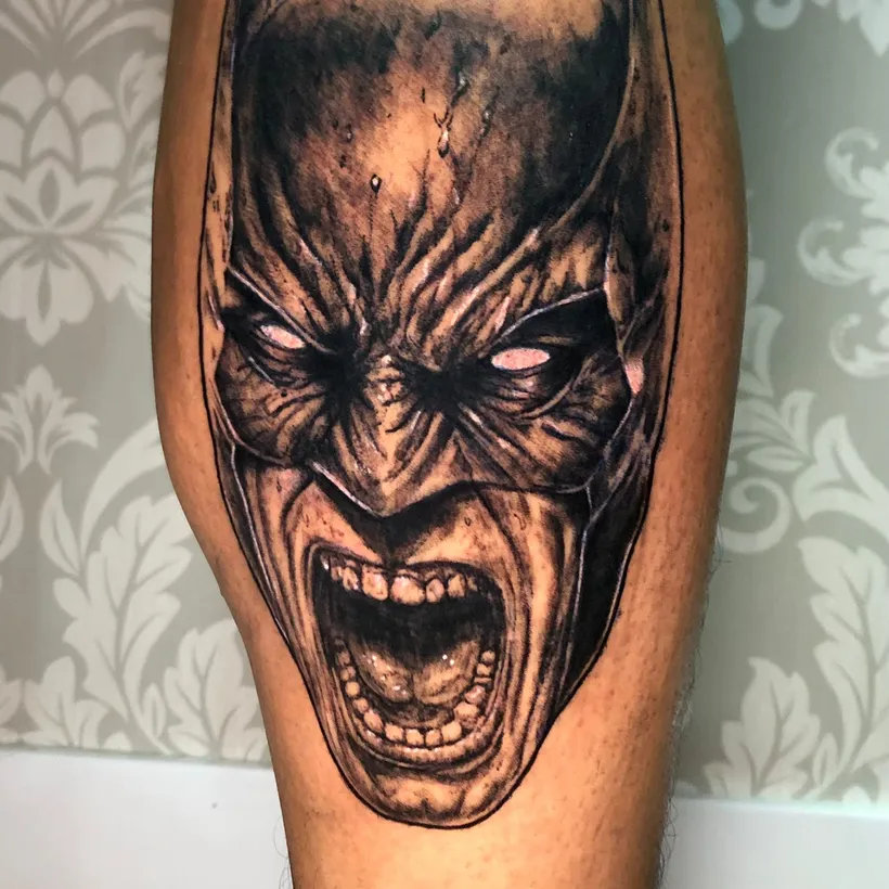 Tatuaje realista de un rostro gritando, ESAP Madrid Tatuaje realista de un rostro gritando, ESAP Madrid