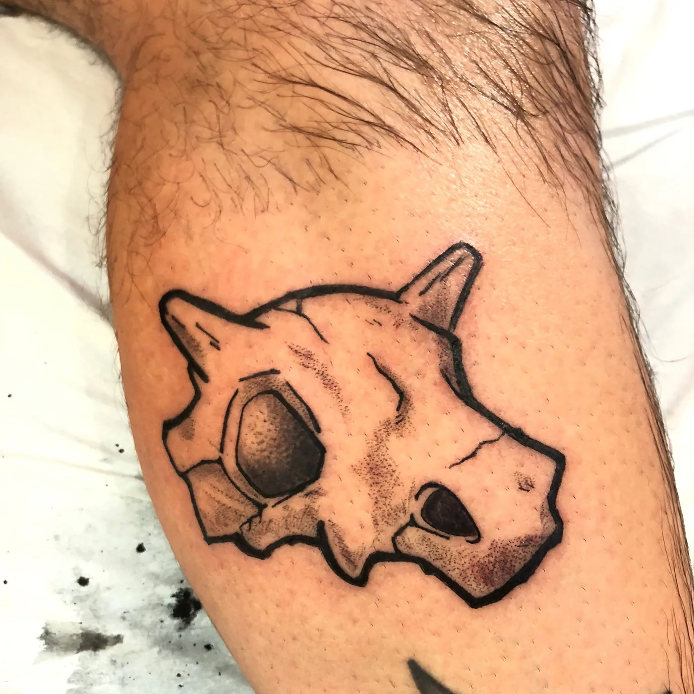 Tatuaje pequeño de un zorro a línea fina, ESAP Madrid