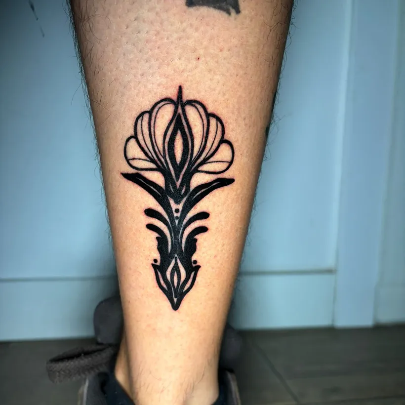 Tatuaje neotradicional ornamental, por Tamy en ESAP Madrid Tatuaje neotradicional ornamental, por Tamy en ESAP Madrid