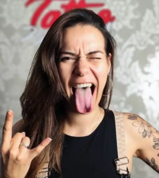 Irene, tatuadora en ESAP Madrid